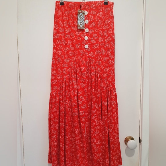 Boohoo size 8 red floral drop hem maxi skirt - Picture 4 of 9